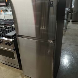 SAMSUNG APARTMENT SIZE REFRIGERATOR NEW SCRATCHES AND DENT ITEM 
