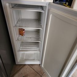 Kenmore 5.0 cu. ft. Counter-Height Compact Fridge