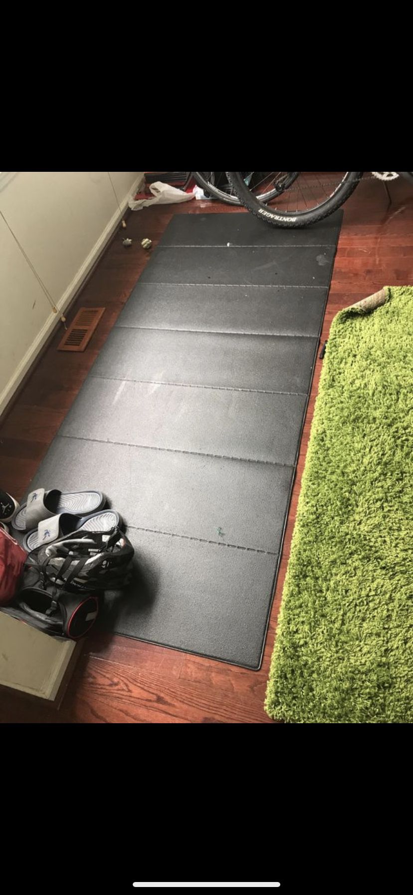 Exercise mat. Thick and folds up