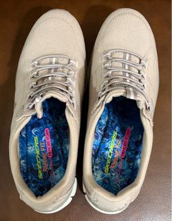 Sketchers women’s size 8
