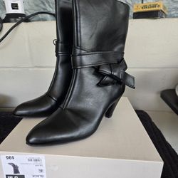 WOMANS BLACK BOOTS SIZE 8 MEMORY FOAM
