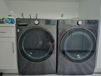 LG ThinQ Large Capacity Washer/Gas Dryer Set