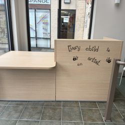 front dest great condition