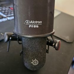 Steel Series Alias PRO Streamer Microphone(with Guard) And Elgato Low Profile Arm