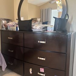 Bedroom Matching Set (Bed, dresser, Side Tables And Lamps) 