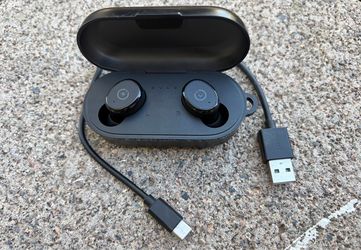 Black Wireless bluetooth earbuds