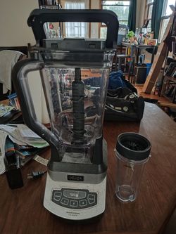 Ninja Blender with blender cup
