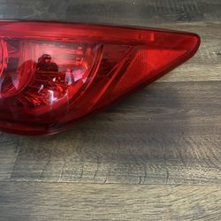 INFINITY Q50 REAR RIGHT TAIL LIGHT