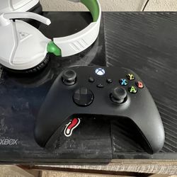 Xbox One with Games,controller,mic