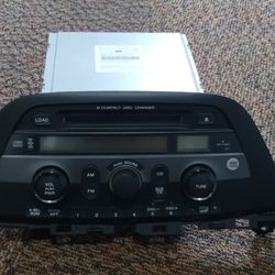 2007 Honda Odyssey AM FM 6 Disc radio Receiver 