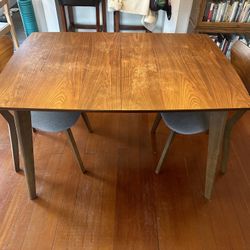 MCM Table And Chairs; Butterfly Leaf Expansion!