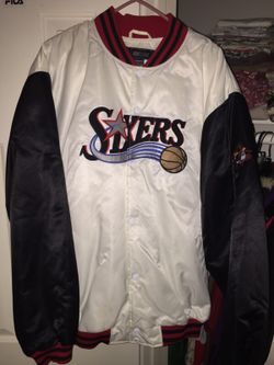 Reebok XXL White and blk 76ers jacket