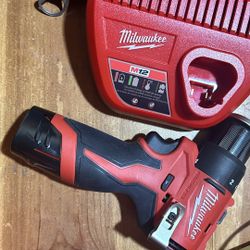Milwaukee  drill M12 