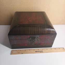Jewelry box