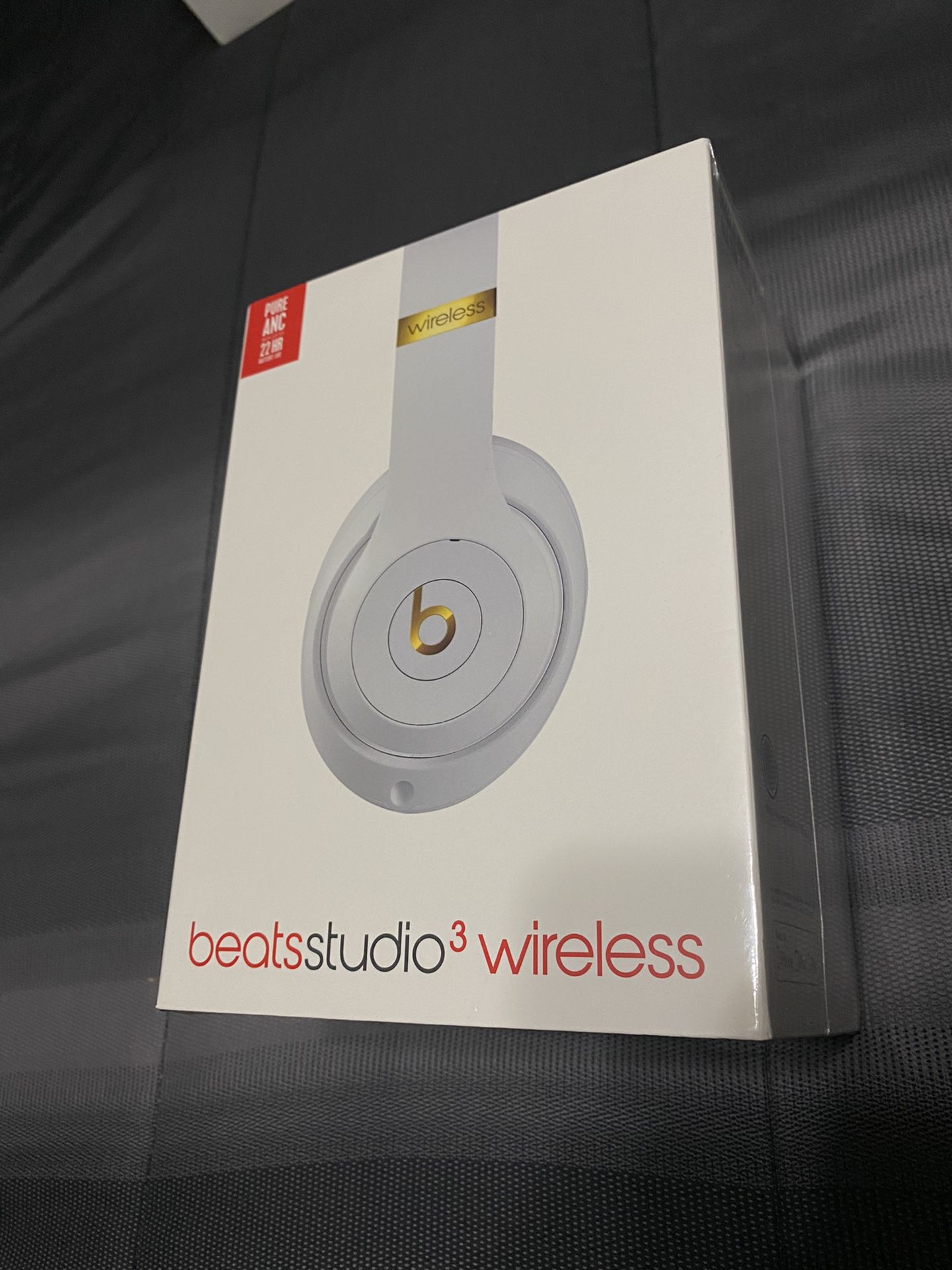Brand New Sealed White Beats Studio 3 Wireless Headphones NEW! Retail $350