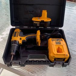 DEWALT DRILL 