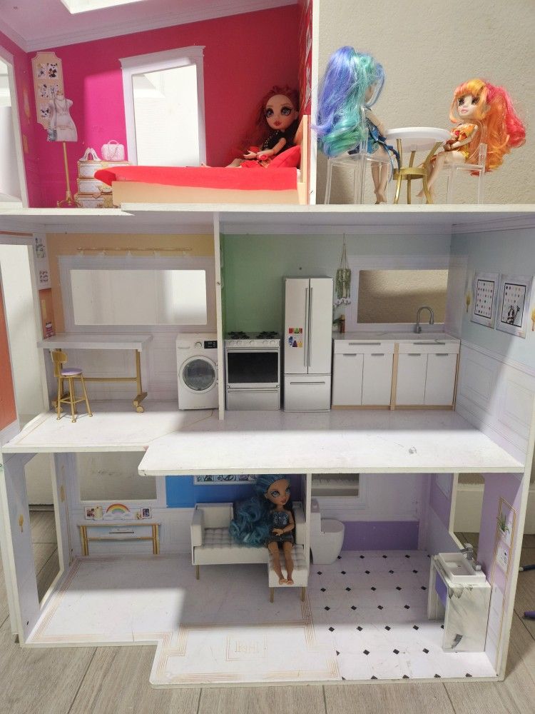 Rainbow High Dollhouse/Dolls