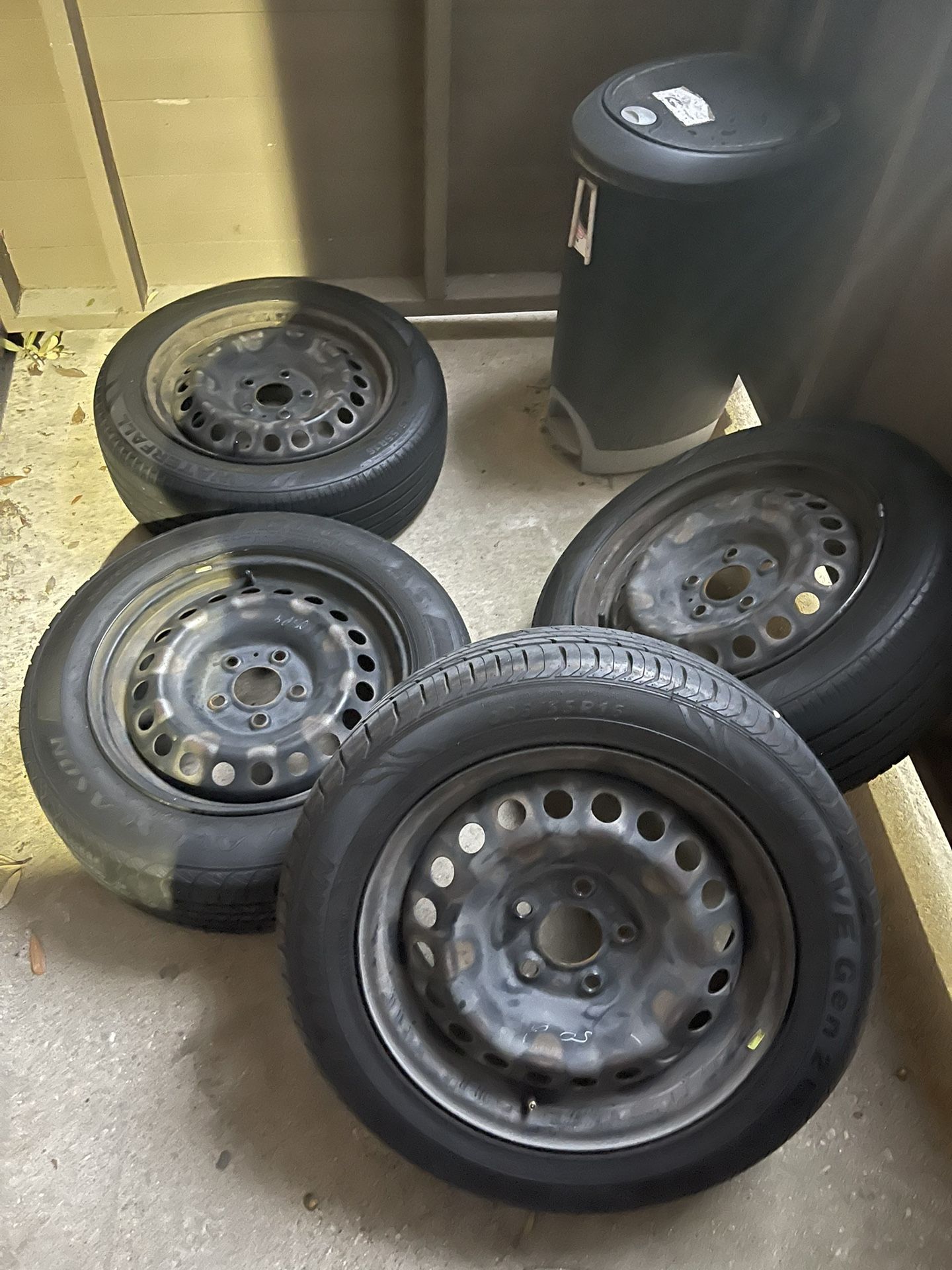 2017 Nissan Sentra SV stock Rims W/tires for Sale in Lafayette, LA