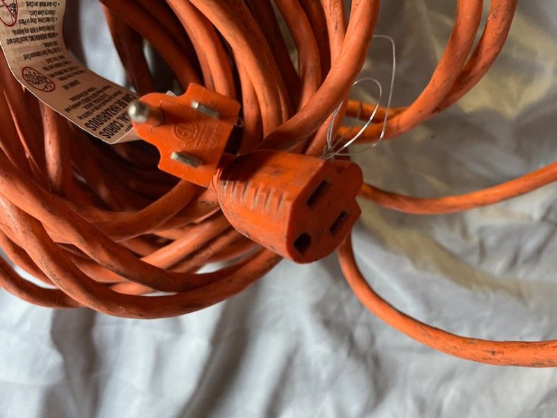 100' Extension Cord. Good Condition.
