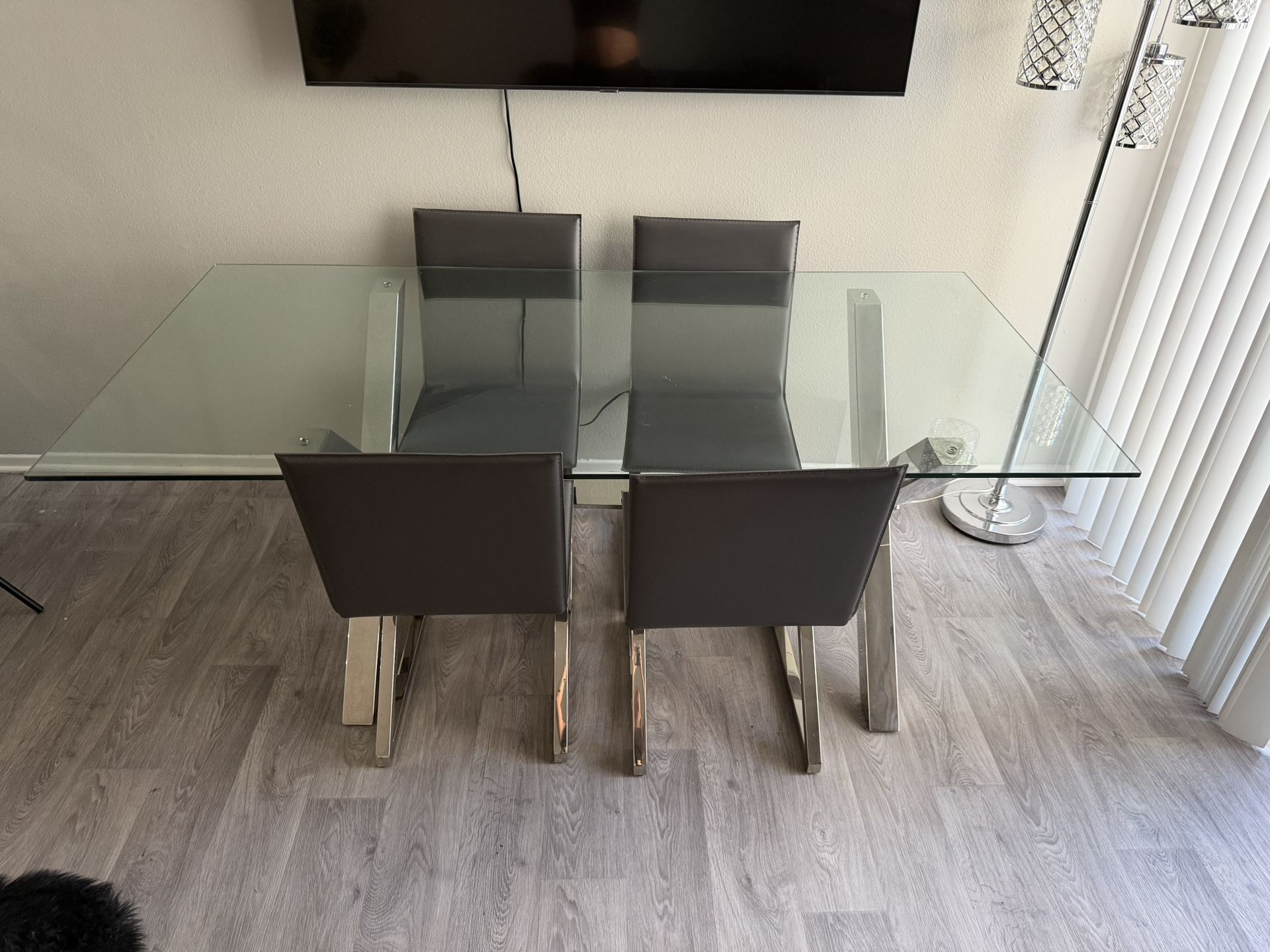 Selling Dining Table