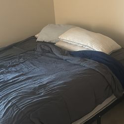 King Size Bed / Drawer 