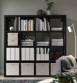 Gorgeous bookshelf w baskets like new!!