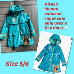 Kids Disney Moana raincoat , rain jacket size 5/6 super cute used only a few times  $35 firm HARD TI FIND 