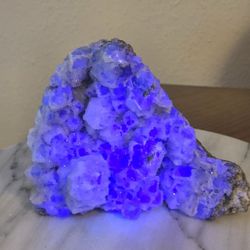 2.3 Lb (1034g) Sparkling Green Fluorite Specimen Reactive With UV Lights 