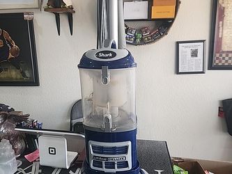 Shark Navigator Lift-Away Deluxe Vacuum