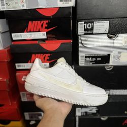 Nike Air Force 1 Triple White size 9W 7.5M  USED But Clean