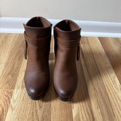 Women’s Boots Size 8