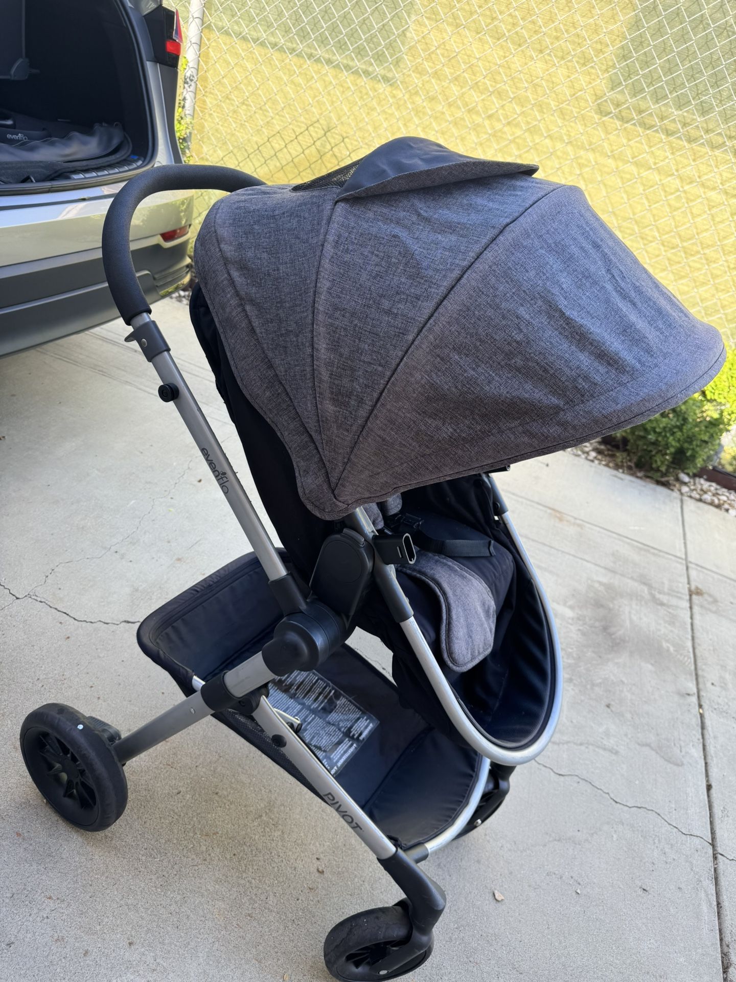 Evenflo Pivot Lightweight Stroller