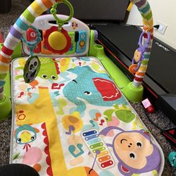 Fisher-Price Baby Playmat Deluxe Kick & Play Piano Gym