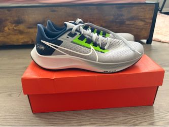 Nike Air Zoom Pegasus 38 Seahawks Size 9 – New w/ Box