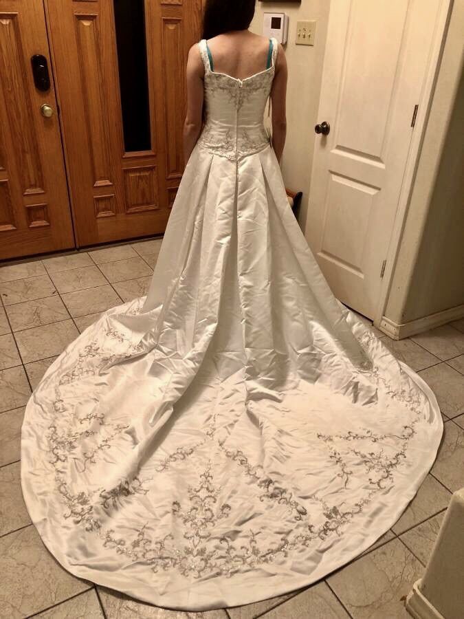 Accepting Offers ! 😊Brand New Wedding gown 
