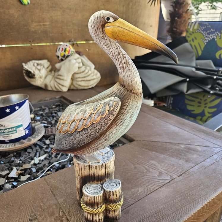 Pelican Decor