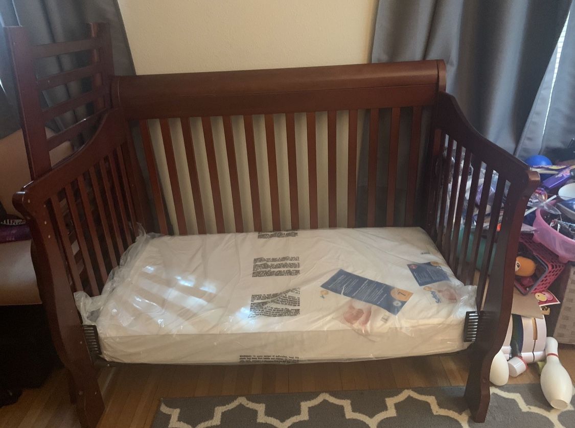 Crib/Day Bed *****Free ********