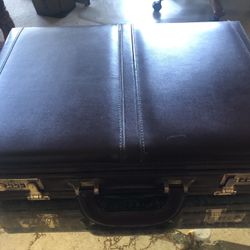 Mallard top grain leather burgundy briefcase Vintage great condition