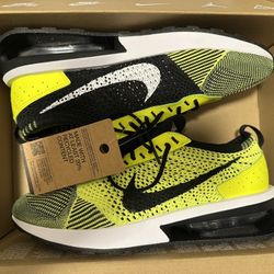 NIKE AIR MAX FLYKNIT RACER SIZE 10