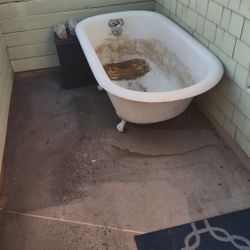 FREE Clawfoot Cast Iron Bathtub