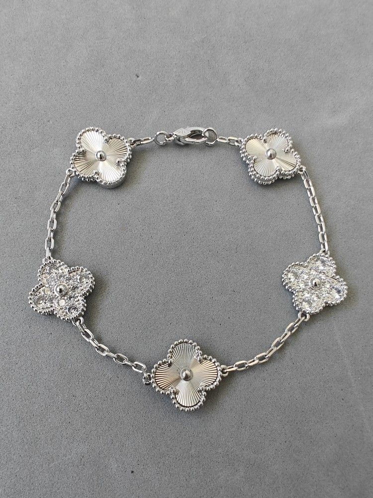 VCA Clover Laser With Zirconia Stone Unisex Bracelet