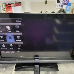 Visio 32 inch TV Model E320VA with Remote