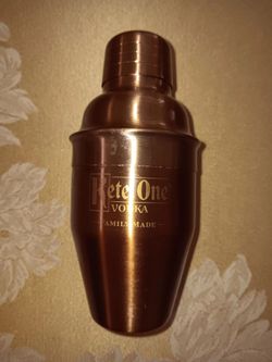"RETEL ONE VODKA"STAINLESS STEEL COCTEIL SHEIKE WITH BILDIN STRAINER.