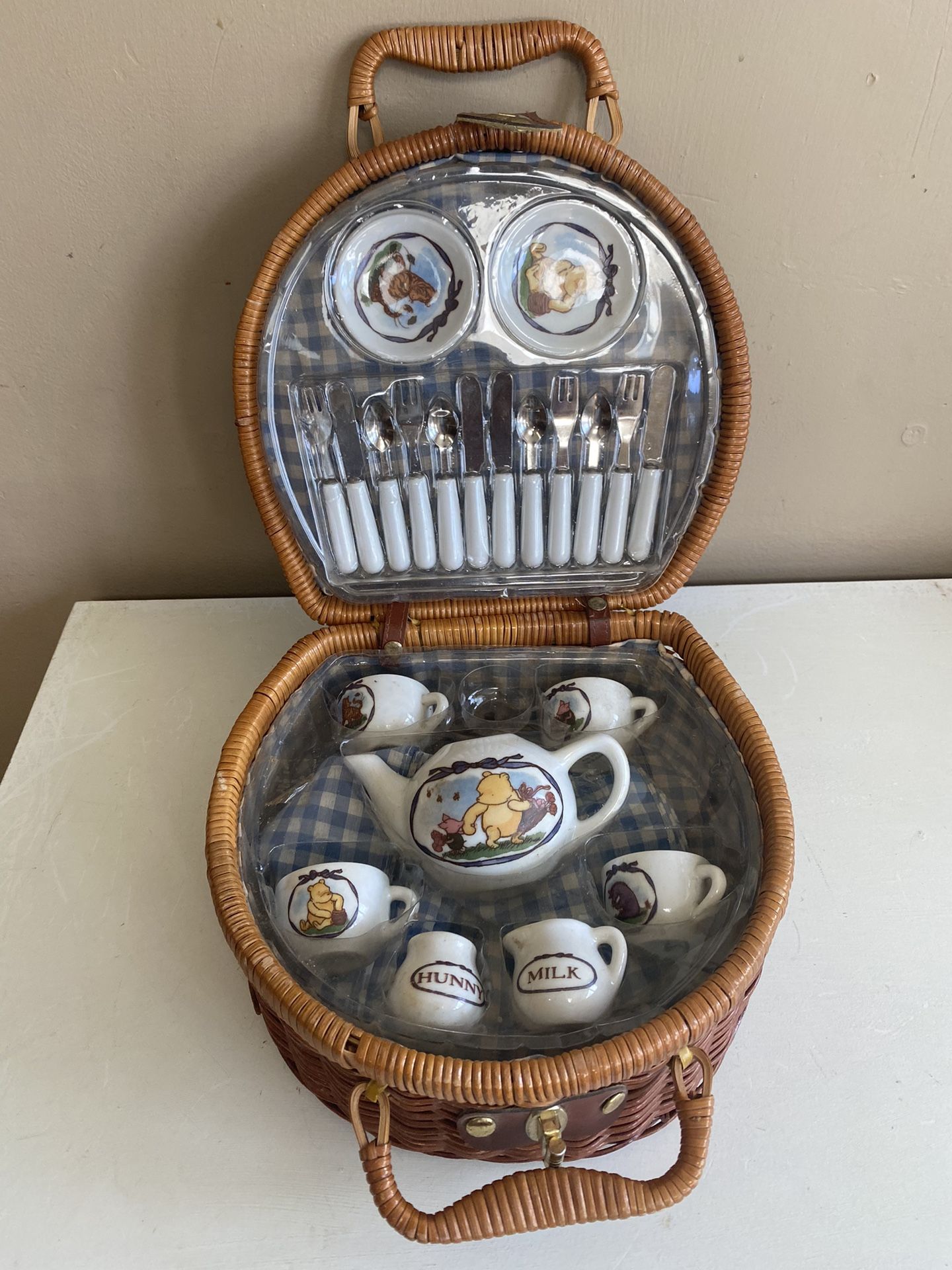 Winnie The Pooh Mini Tea Set And Picnic Basket