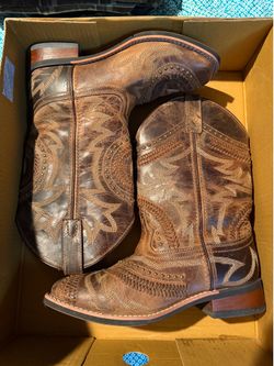 Loredo woman’s boots 8.5M