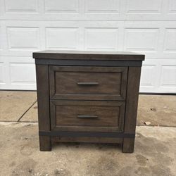 ‼️LIBERTY FURNITURE NIGHTSTAND‼️FOR SALE 50$ OR BEST OFFER‼️GOOD CONDITION🚚DELIVERY AVAILABLE🚚