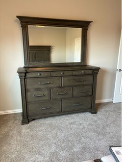 Queen Bedroom Set with Dresser