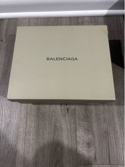 Balenci Slides size 9