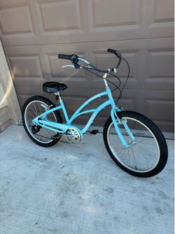 Electra Cruiser. 7 Speed. Steel. LIKE NEW. 24” Wheels.