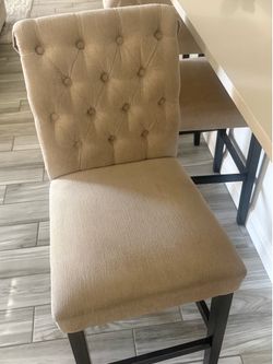 Counter chairs/Barstools